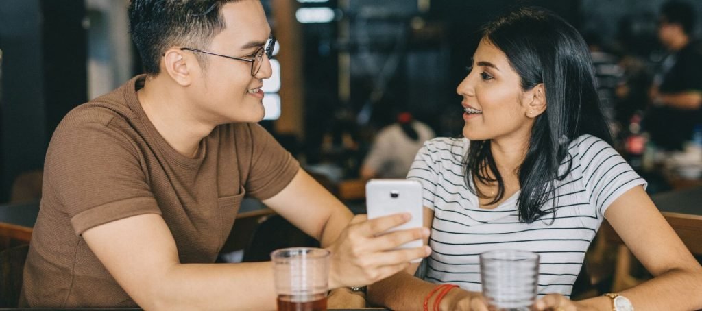 Se concentre na conversa e mantenha se no assunto