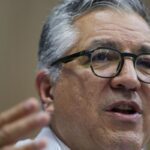 Brasil deve chegar a 635,7 mil médicos em 2025; mulheres são maioria