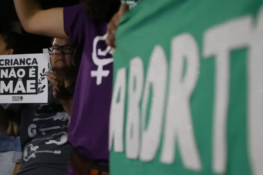 Sociedade pediátrica é contra projeto que dificulta aborto legal